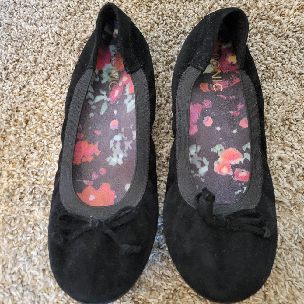 Vionic Black 7.5 Flats